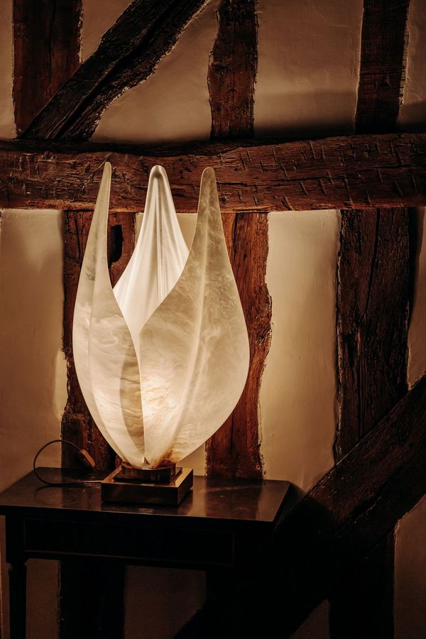 Lampe feuille des années 70 sous les colombages