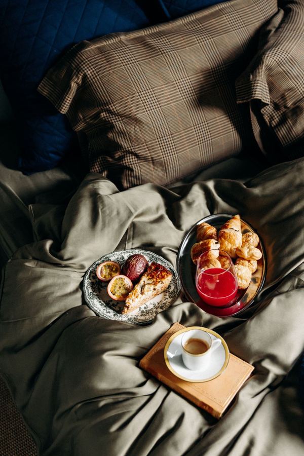 Petit-déjeuner au lit